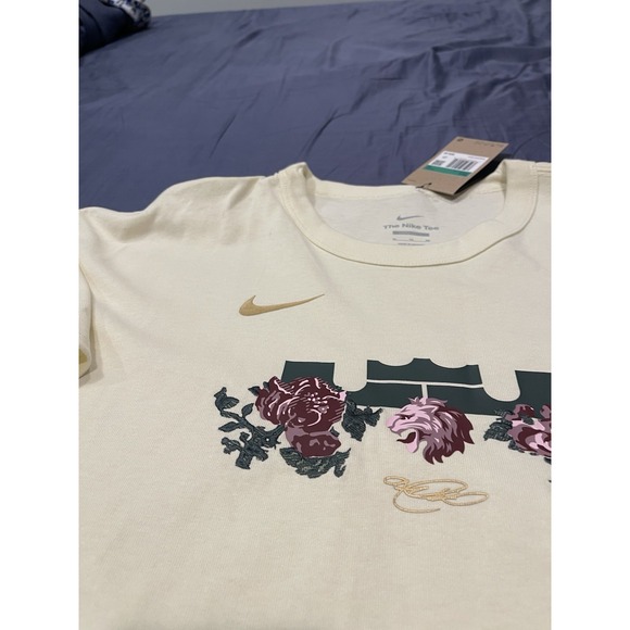 Nike LeBron Men's Light Cream T-Shirt M90 Lion Roses Sz XLarge NEW - Picture 3 of 7